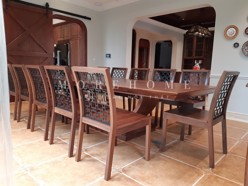 Thi công phòng ăn nội thất sử dụng gỗ tự nhiên có độ bền cao, sử dụng thoải mái tiện nghi, thẩm mỹ cao cho không gian thể hiện tính cách riêng của gia chủ