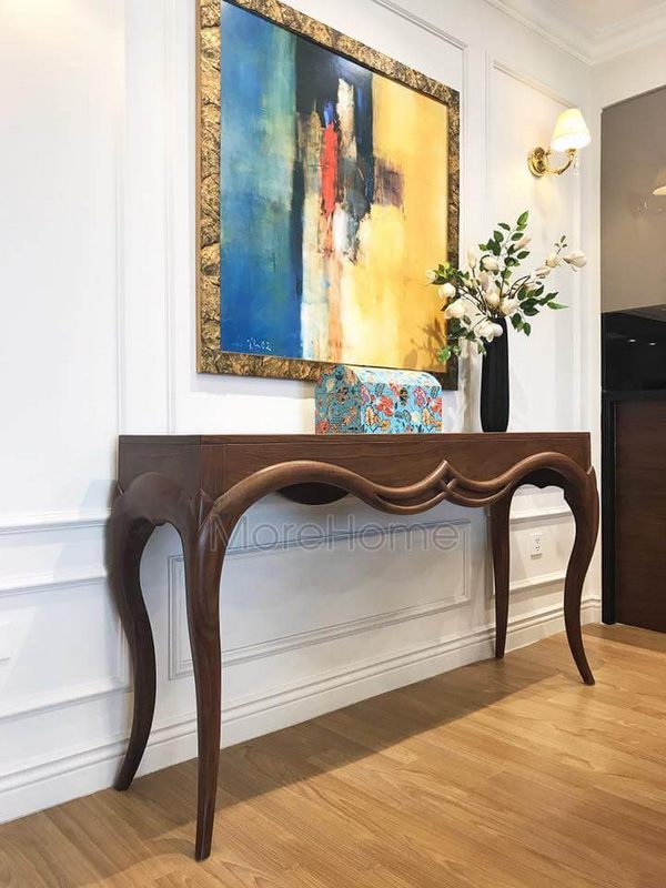 Morehome đã trực tiếp thi công và sản xuất sản phẩm nội thất cao cấp bàn decor bàn trang trí bằng gỗ óc chó cho căn hộ chung cư Vinhomes Gardenia Mỹ Đình Hà Nội.