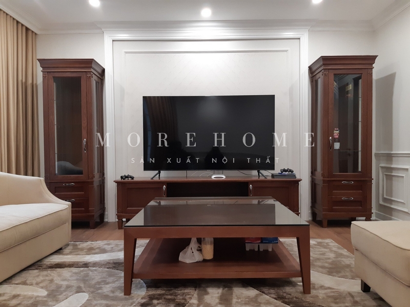 Bàn trà vuông 2 tầng gỗ tự nhiên mặt kính đang được nhiều gia đình ưa chuộng, với thi công này sẽ mang lại nhiều không gian sử dụng thuận tiện cho gia chủ.